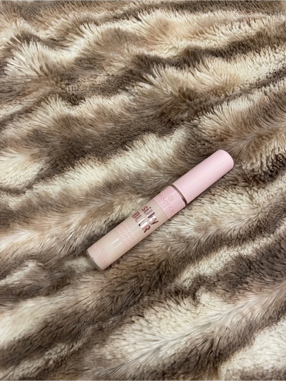 Essence Silky Blur Hydrating Longwear Concealer in Shade 20